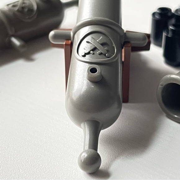 LEGO Vintage Weapon Cannon Non Shooting 518 and Cannon Base 2527 w Munitions - Picture 2 of 9